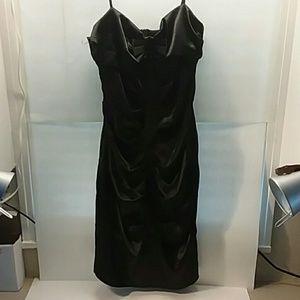 Women's black sleeveless dress B Darlin